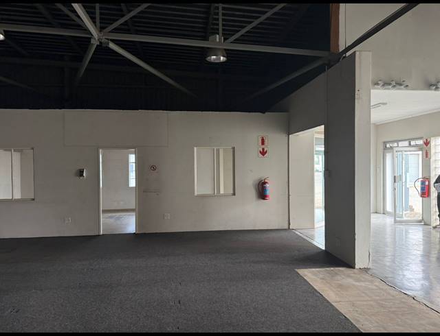 548M² WAREHOUSE TO LET IN LANSERIA